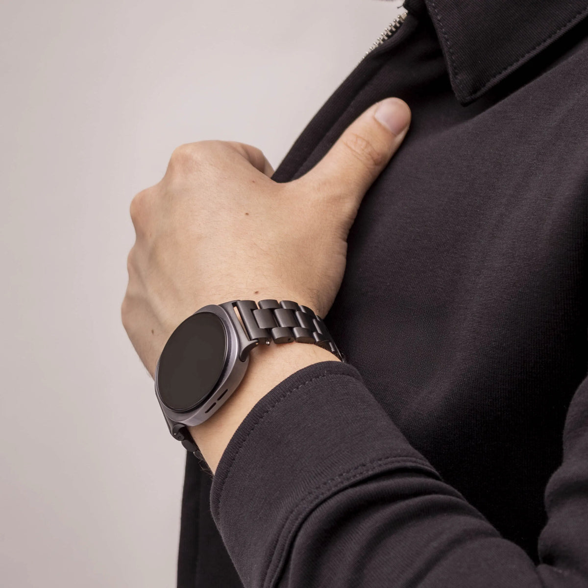 Steel Strap 'Classic', black, lifestyle photo