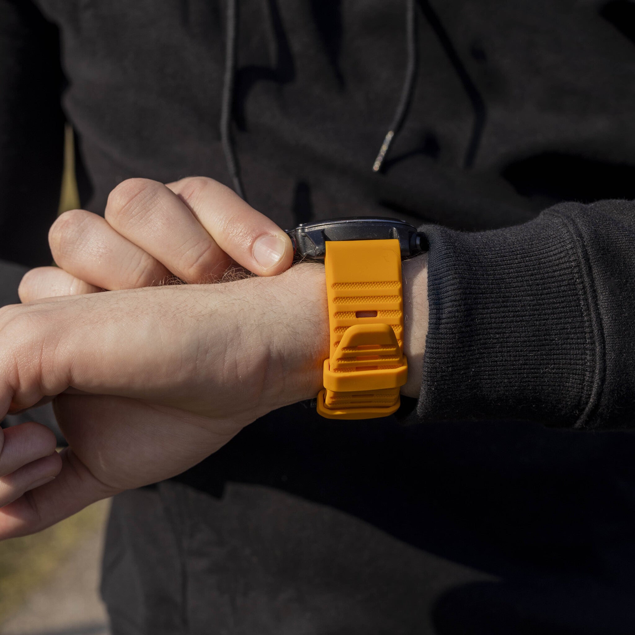 Bandz Garmin D2 Mach 2 - 47mm Buckled Silicone Strap (Orange)