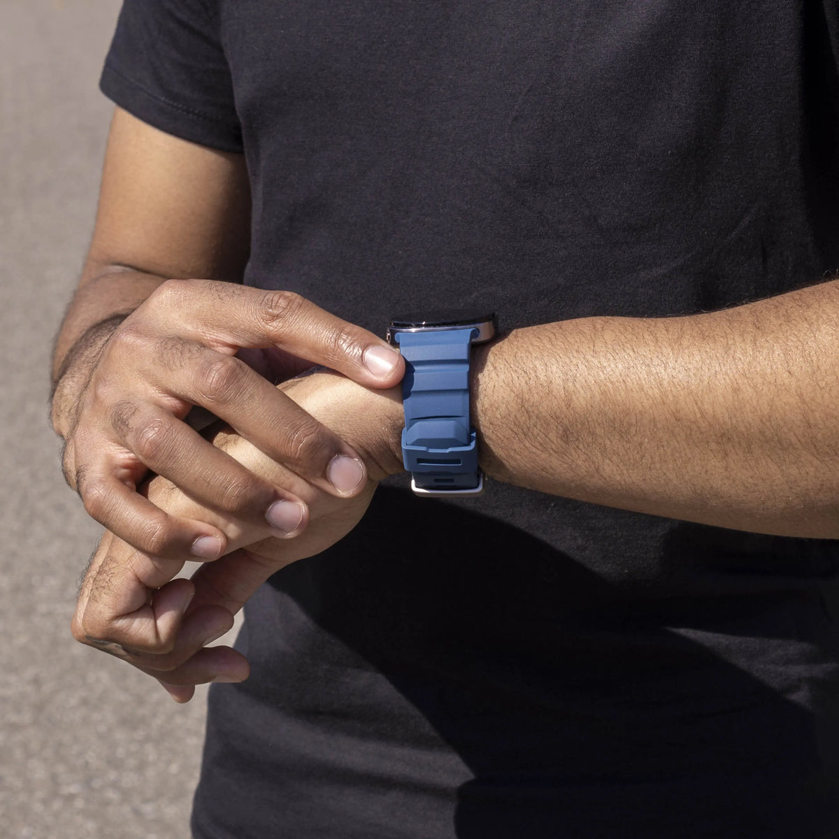 Silicone Strap Extreme, dark blue, lifestyle photo