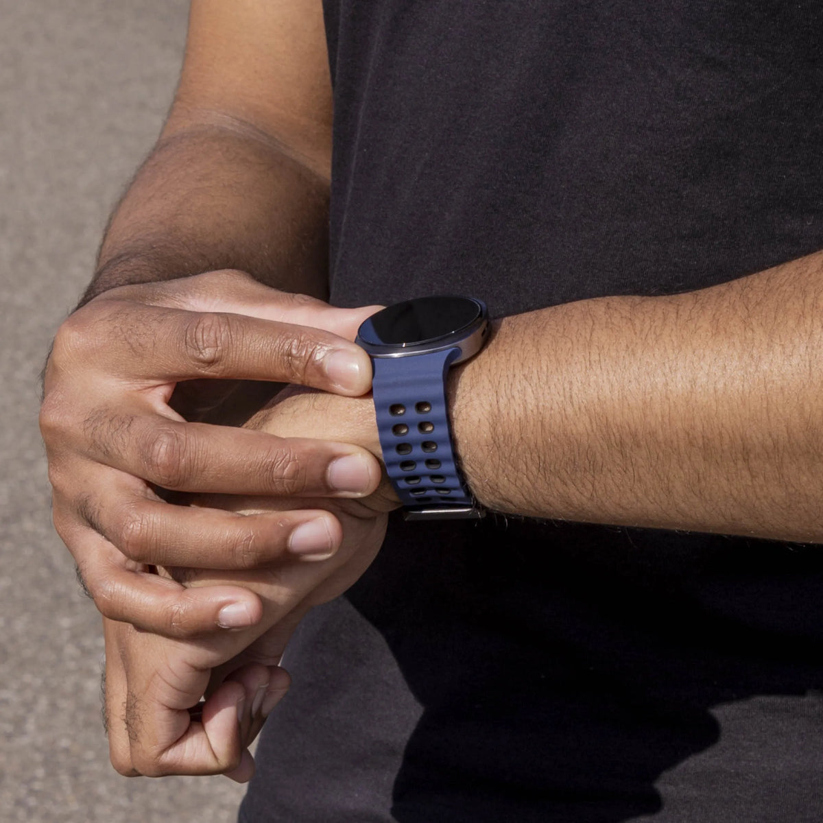 Silicone Ocean Strap, dark blue/black, lifestyle photo