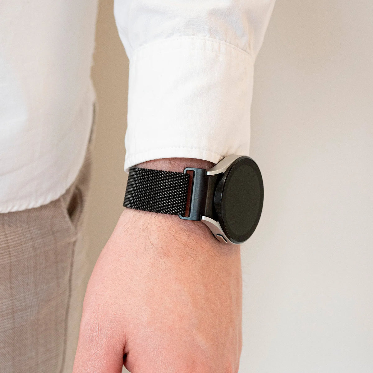 Milanese Strap 'One Push', black, lifestyle photo
