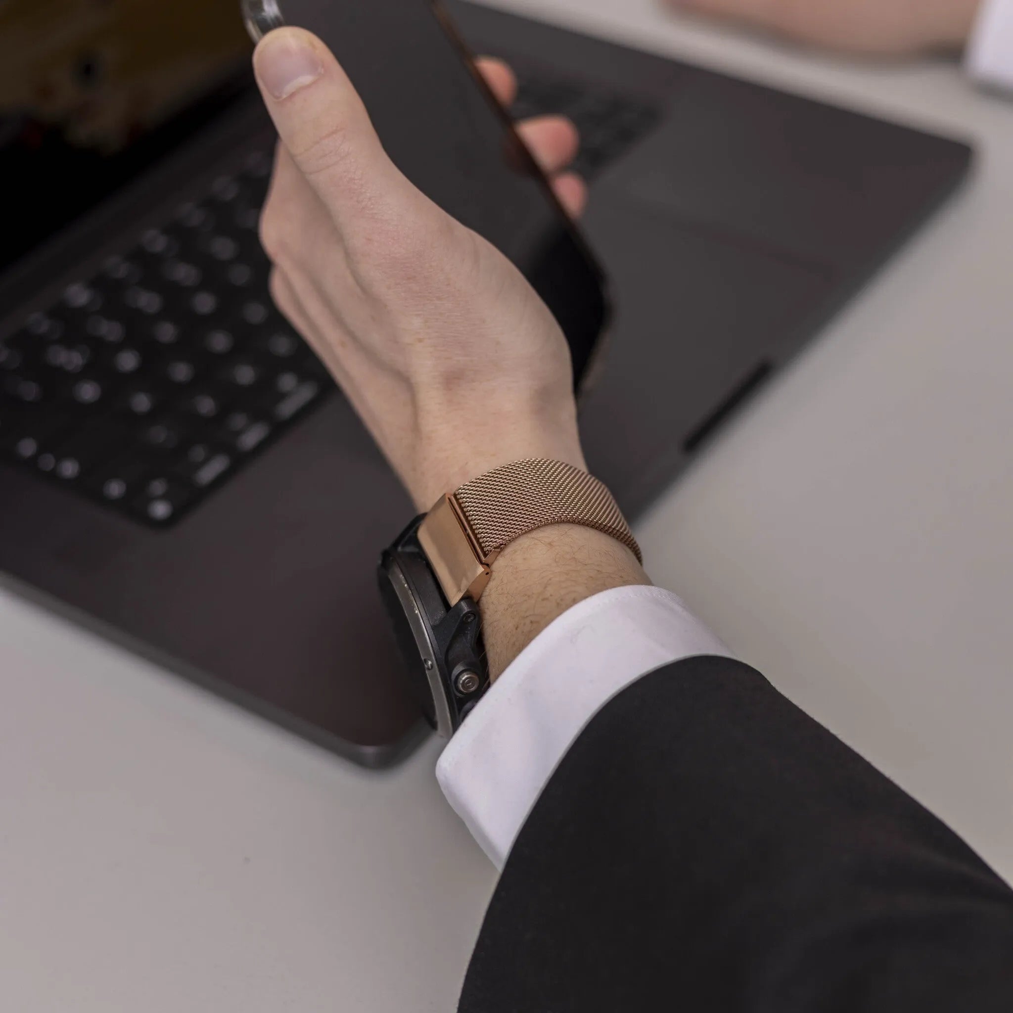 Milanese Strap, rose gold, lifestyle photo