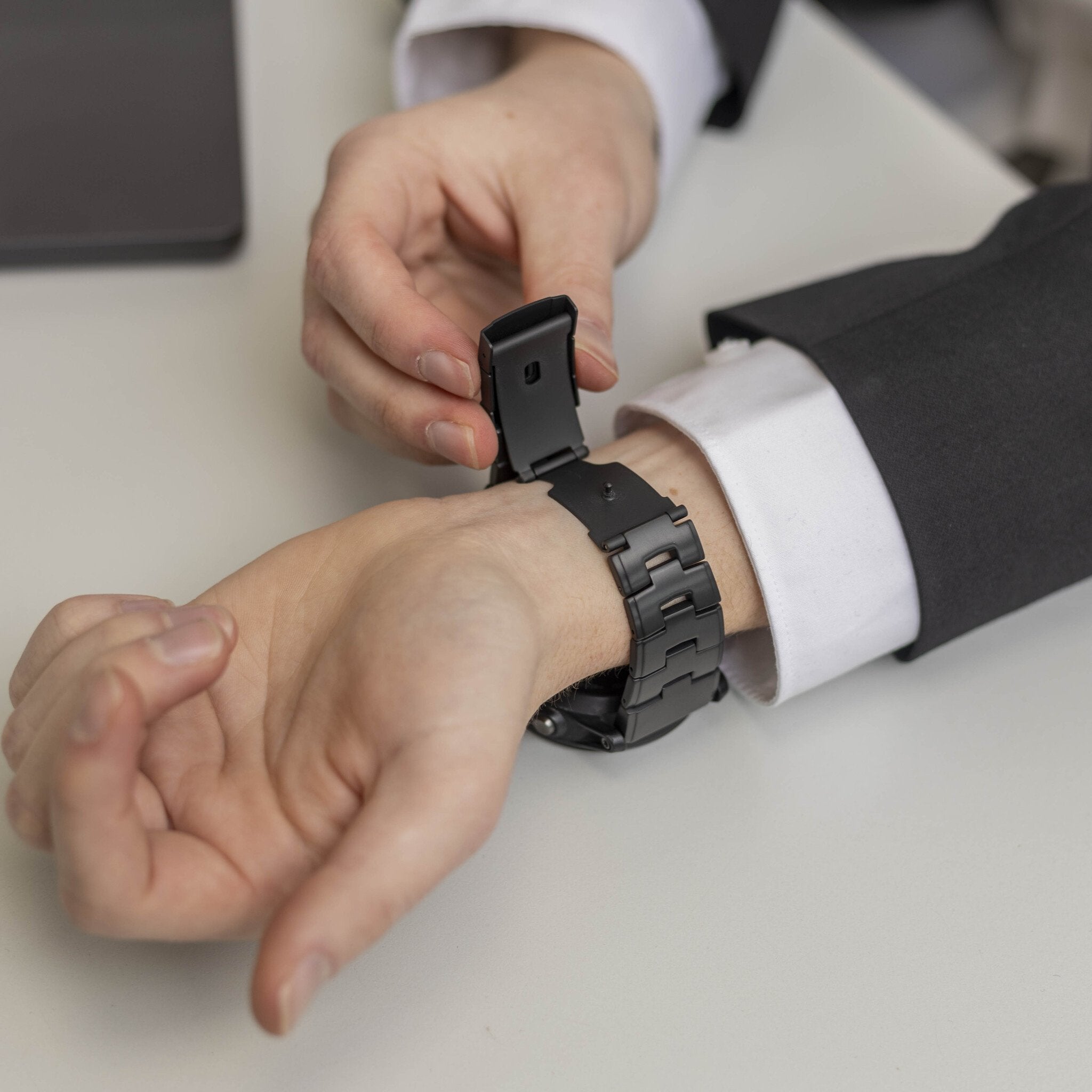 Garmin Forerunner 745 Titanium Strap (Black)
