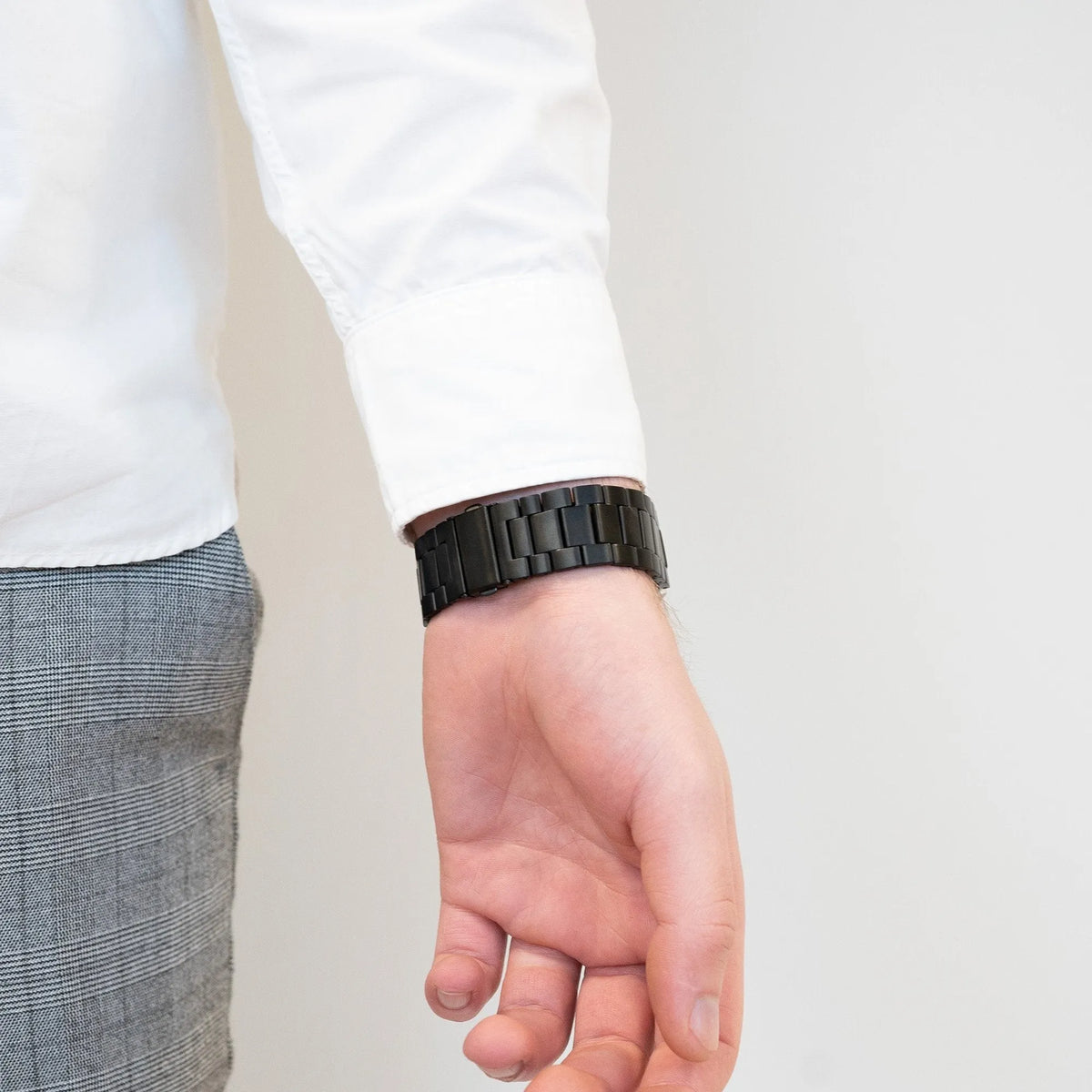 Titanium Strap 'Classic', black, lifestyle photo