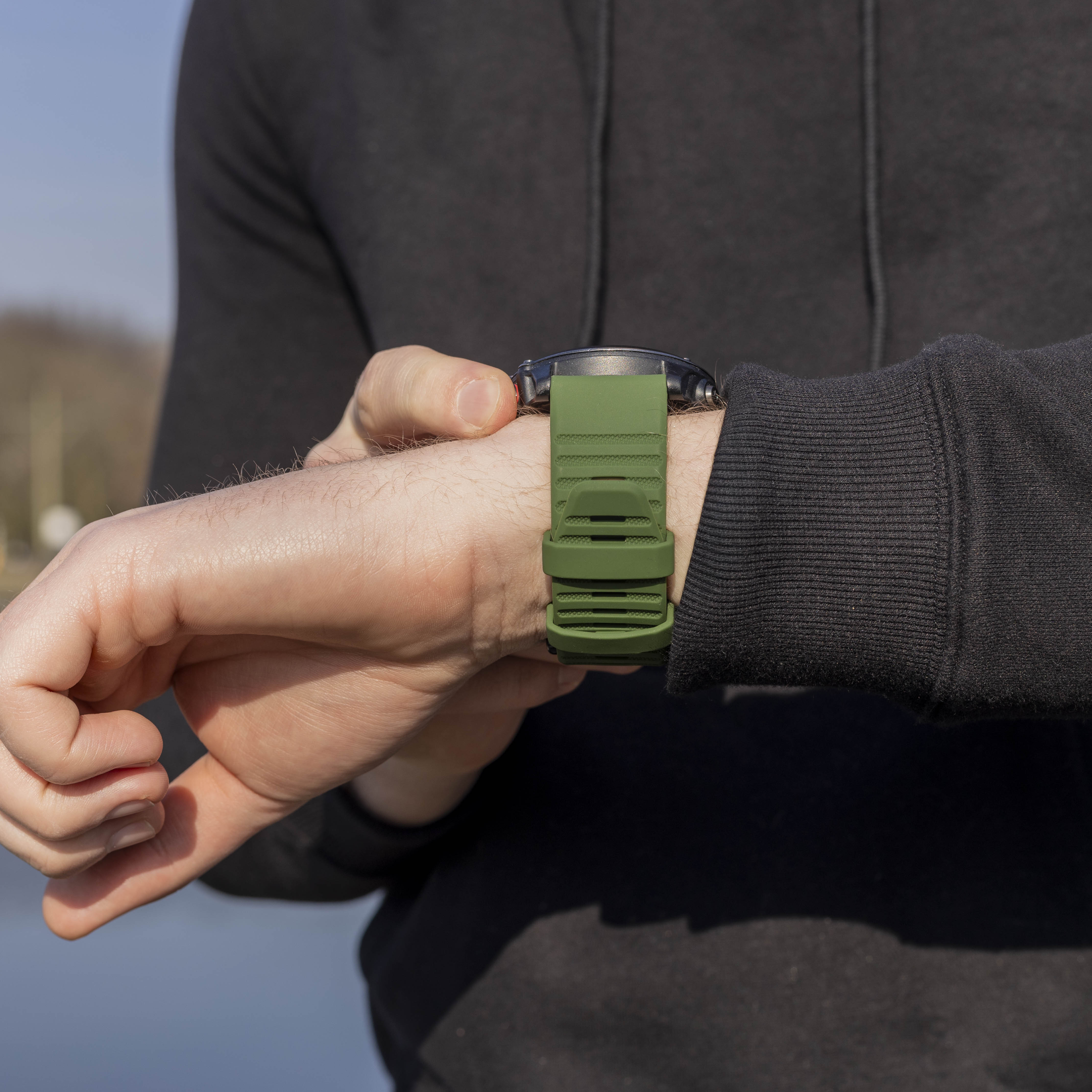 Bandz Garmin Fenix 8 - 51mm Silicone Strap with Buckle (Dark Green)