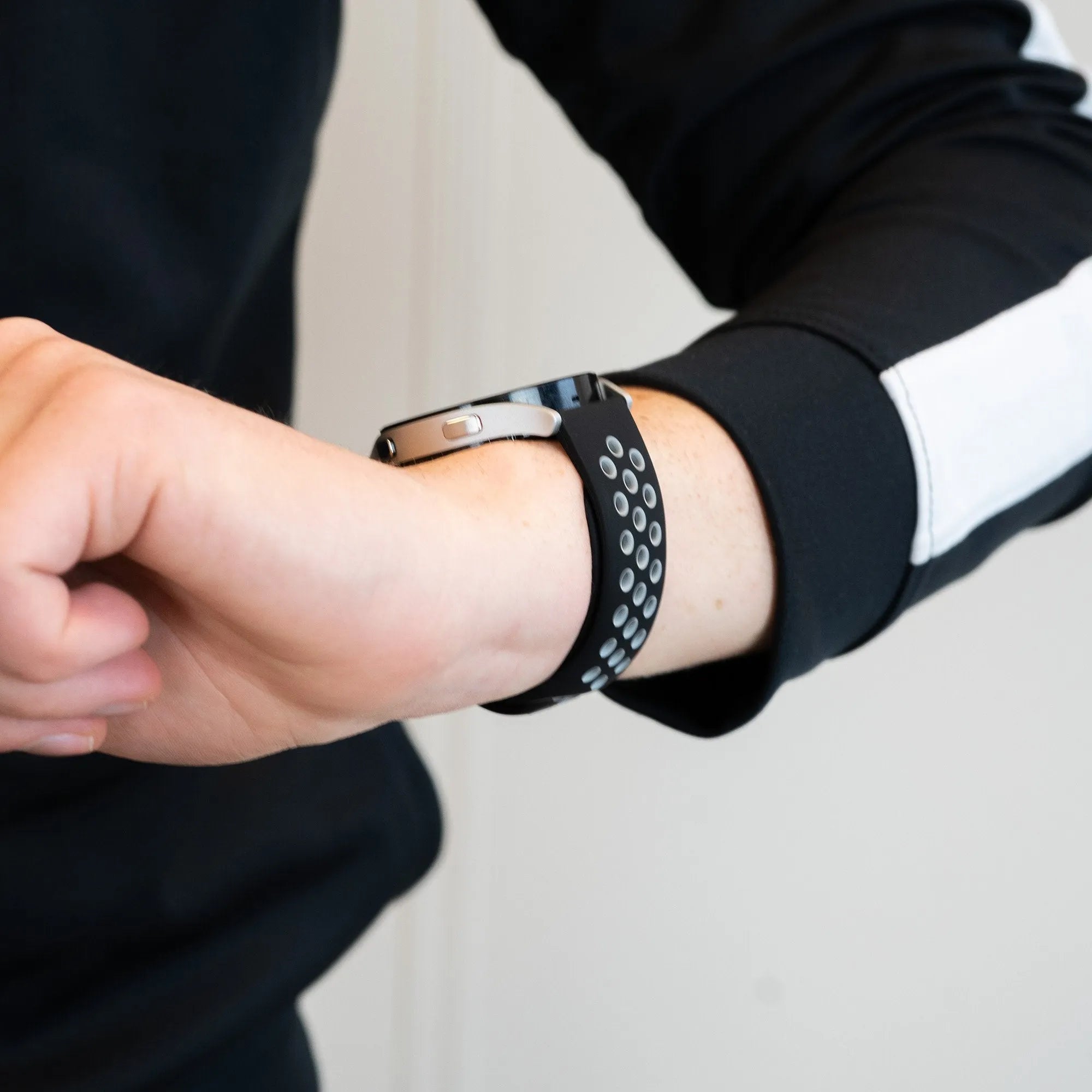 Silicone Sport Strap 'Deluxe', black/grey, lifestyle photo