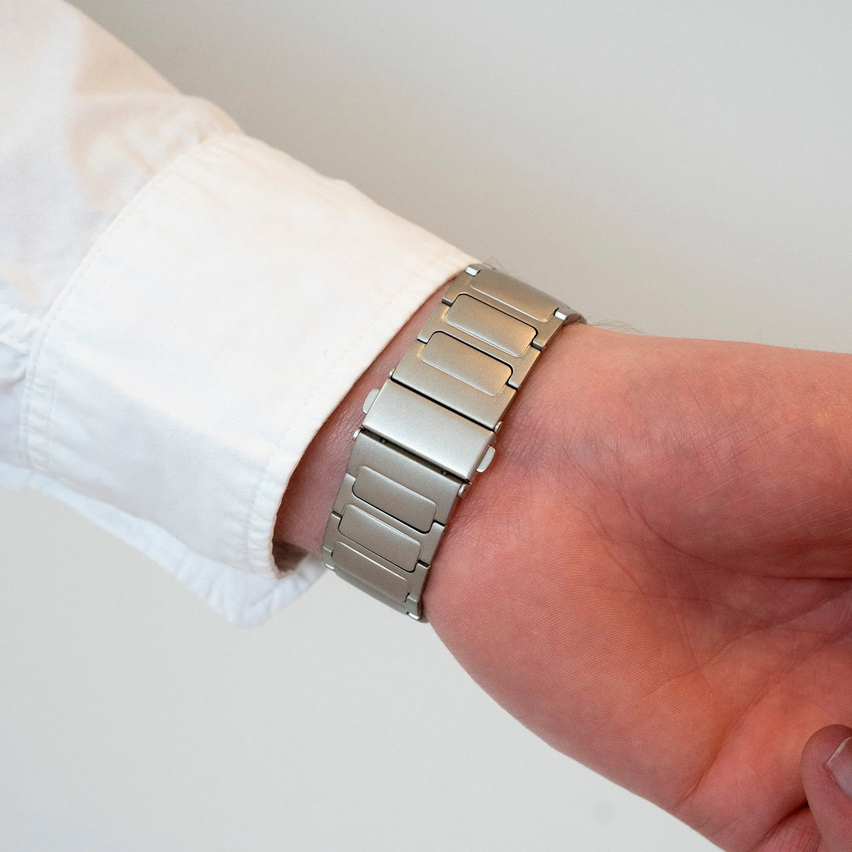 Titanium Strap 'One Push', lifestyle photo