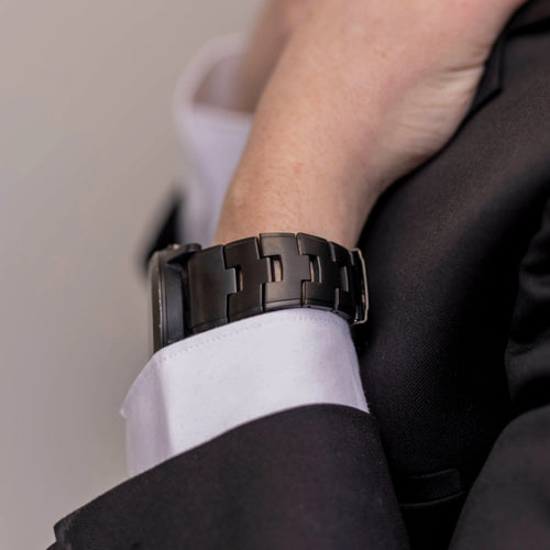 Titanium Strap 'Classic', black, lifestyle photo