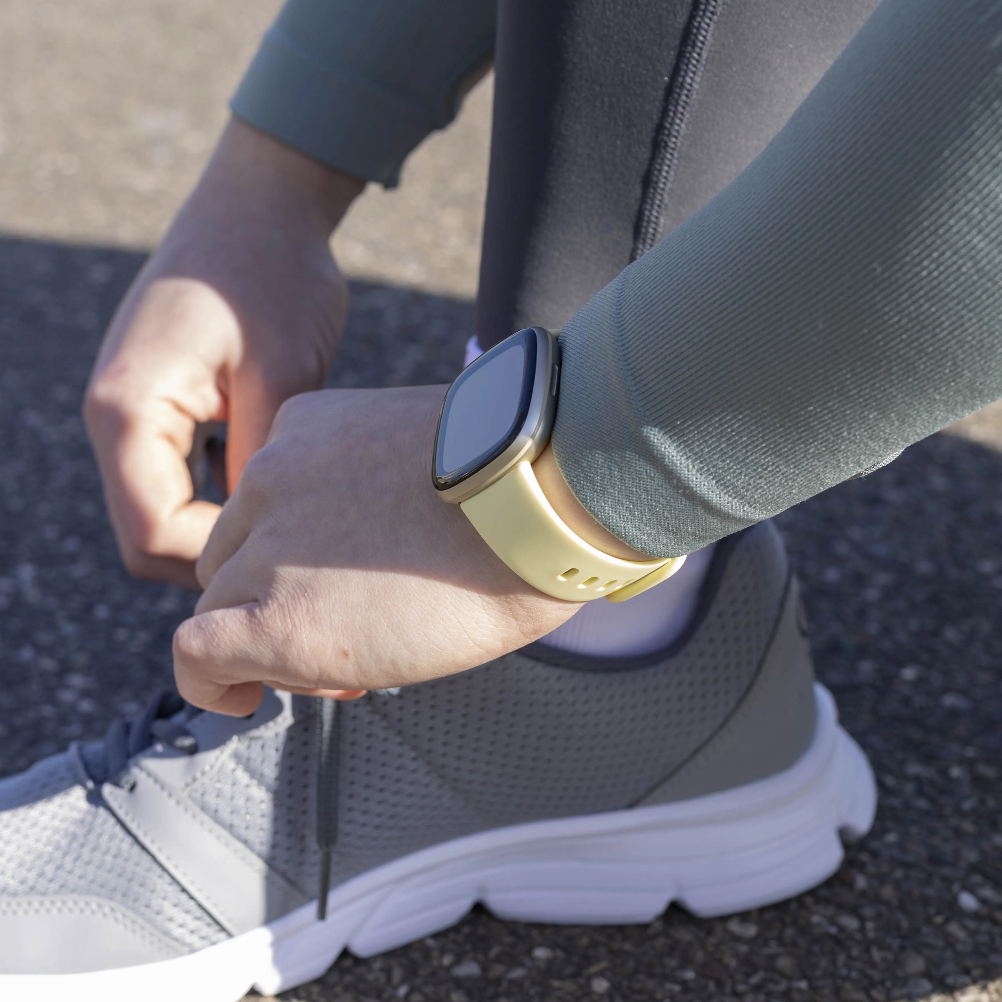 Fitbit Versa 4 Silicone Strap Classic (Pale Yellow)