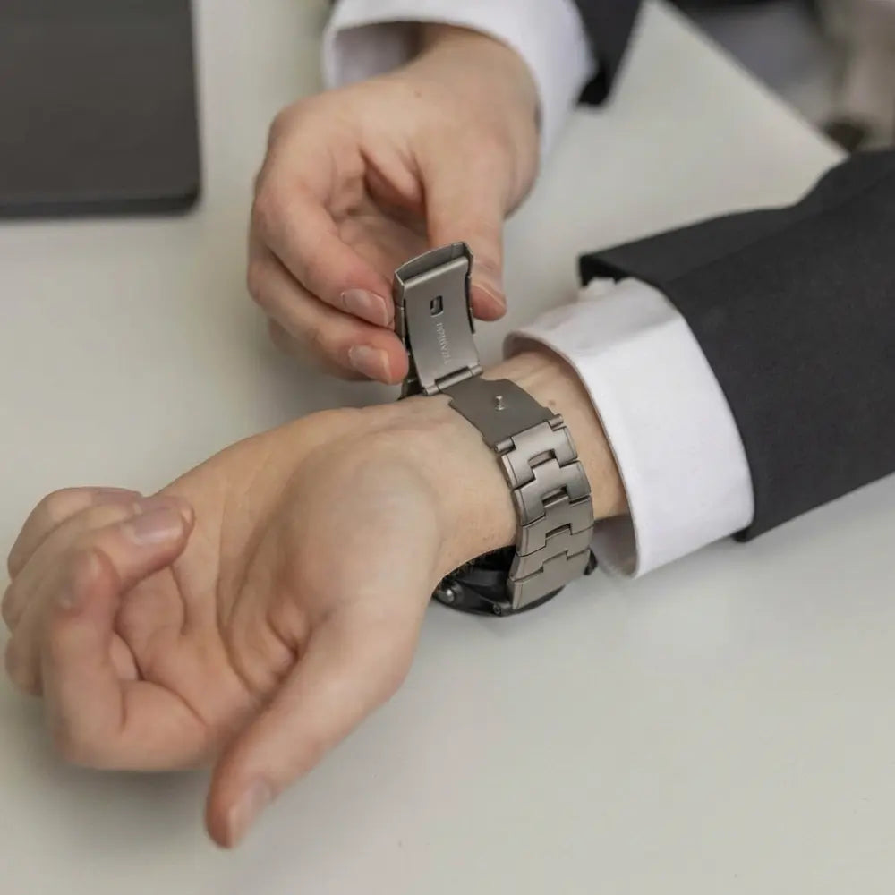 Garmin Instinct Titanium Strap (Titanium)