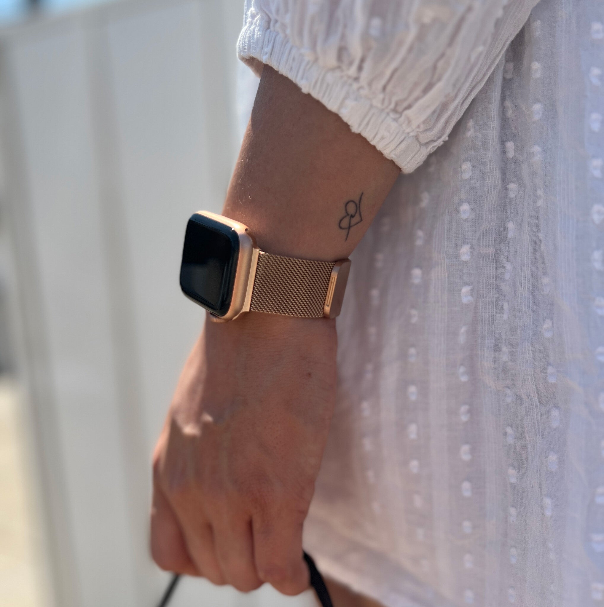 Fitbit Versa 4 Milanese Strap Rose Gold