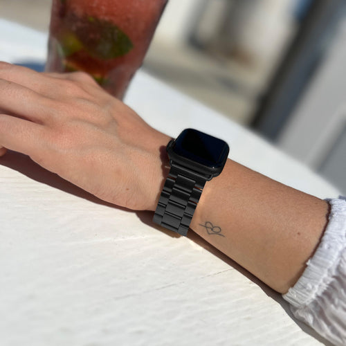 aw-stalen-band-sfeerfoto-zwart