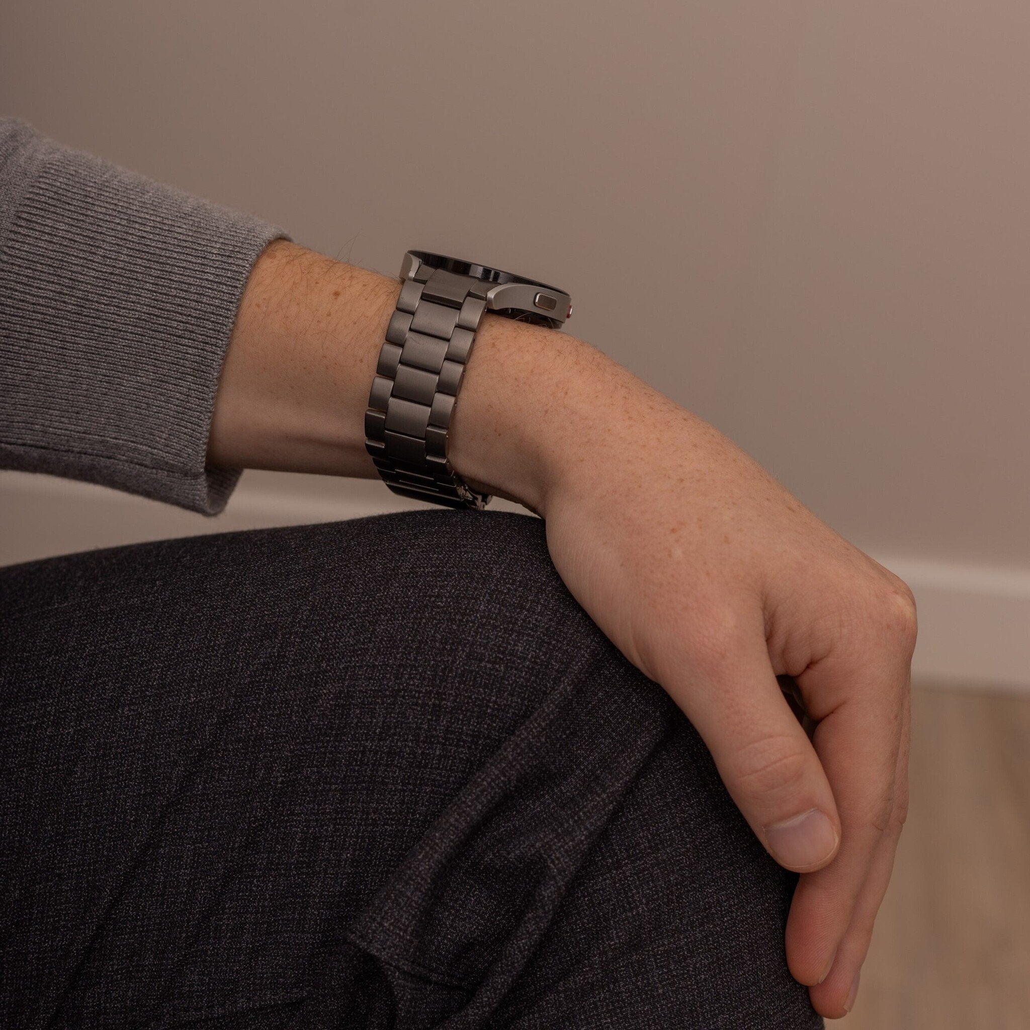 Samsung Galaxy Watch 7 - 40mm Titanium Strap (Graphite)