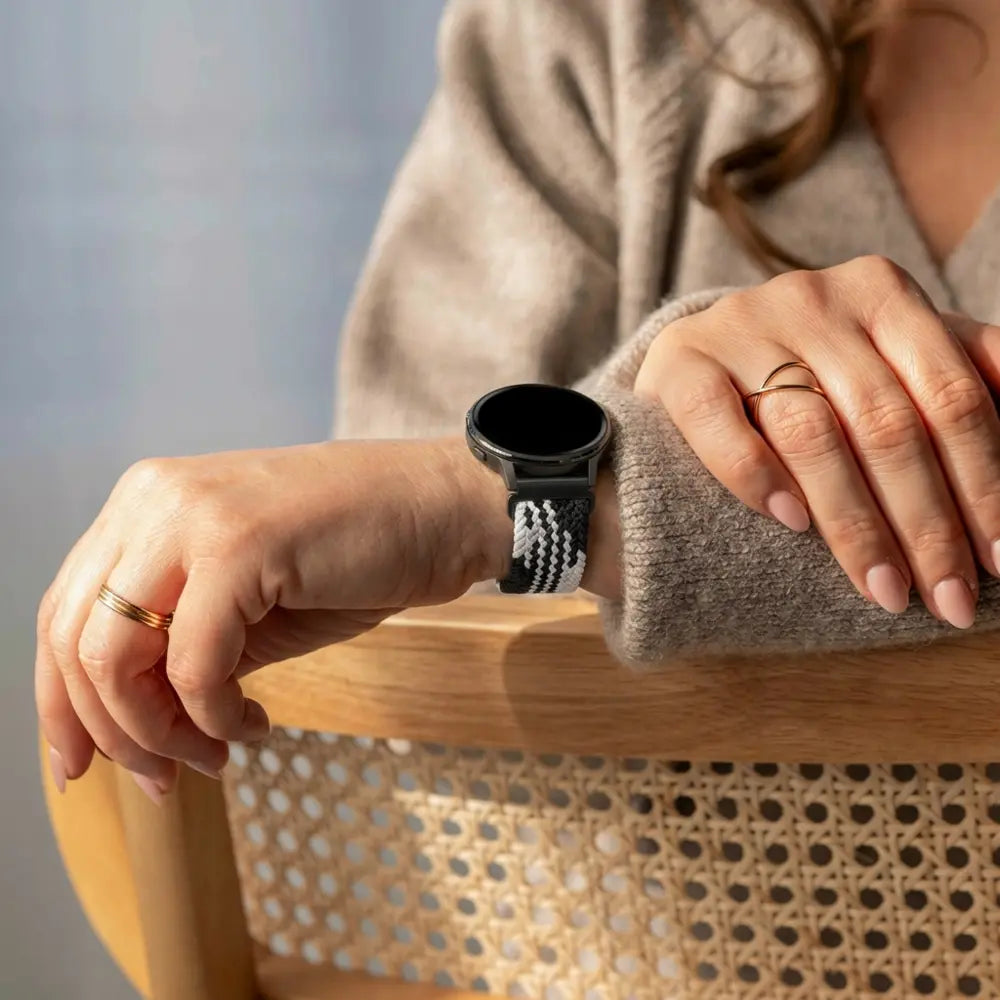 Bandz Garmin Vivoactive 4s gevlochten band 'Parachute' (zwart/wit)