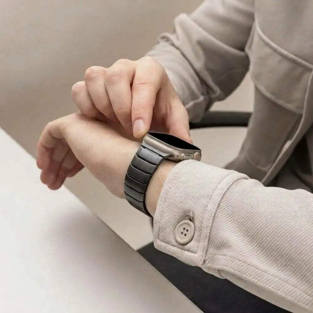 Apple Watch One Bead Titanium Strap (Black)
