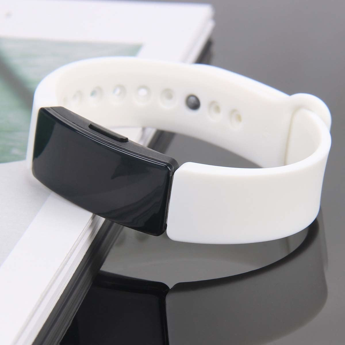 fitbit-inspire-2-armband-weiss