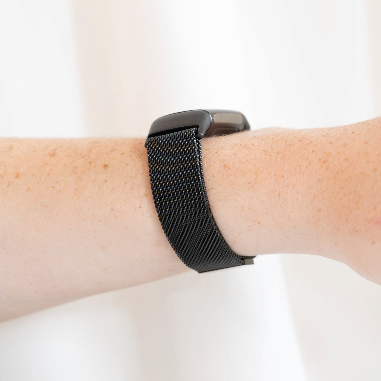 Fitbit Charge 5 Milanese Strap (Black)
