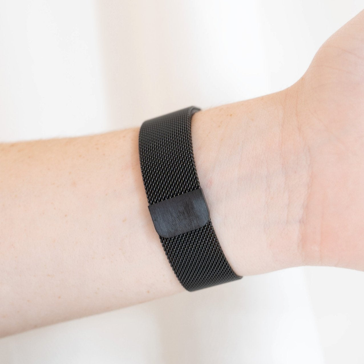 Fitbit Charge 5 Milanese Strap (Black)