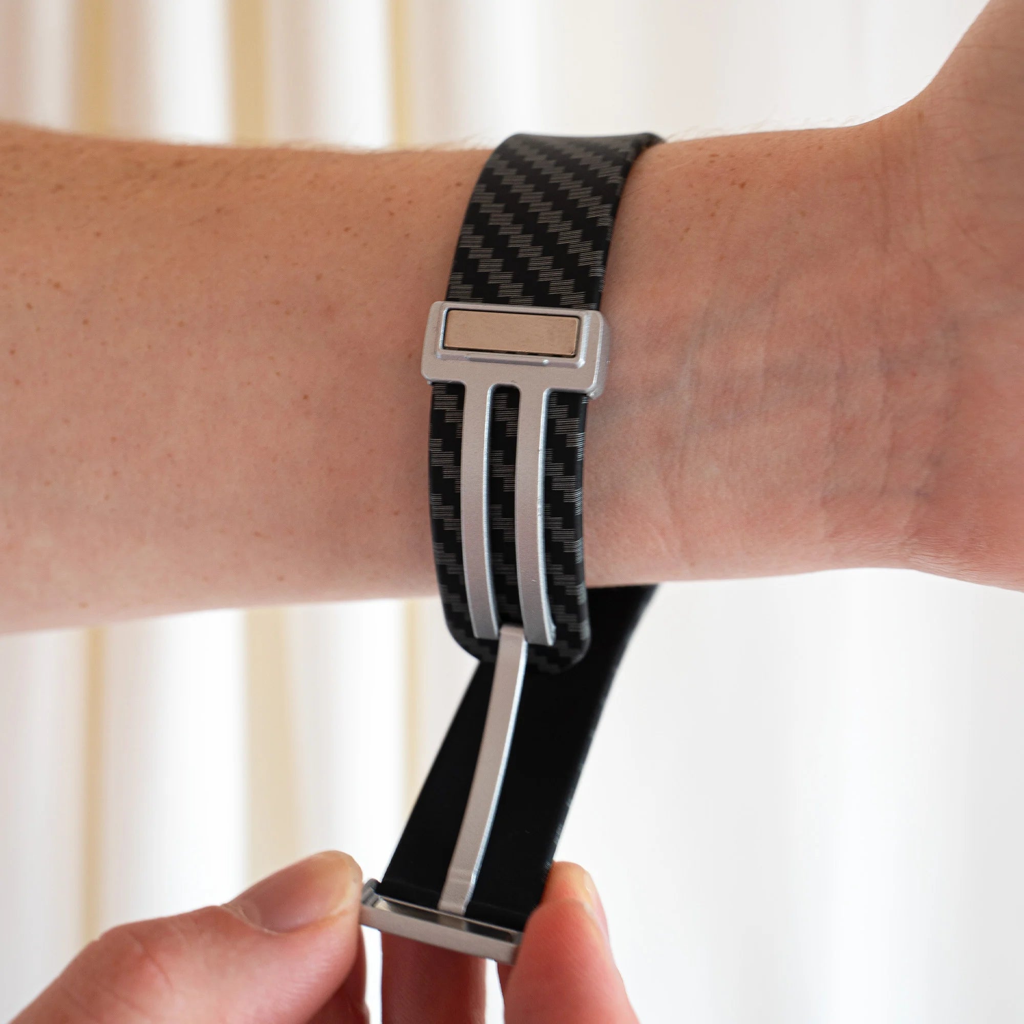Carbon Fiber Samsung Galaxy Watch 5 44mm Magnetic Strap